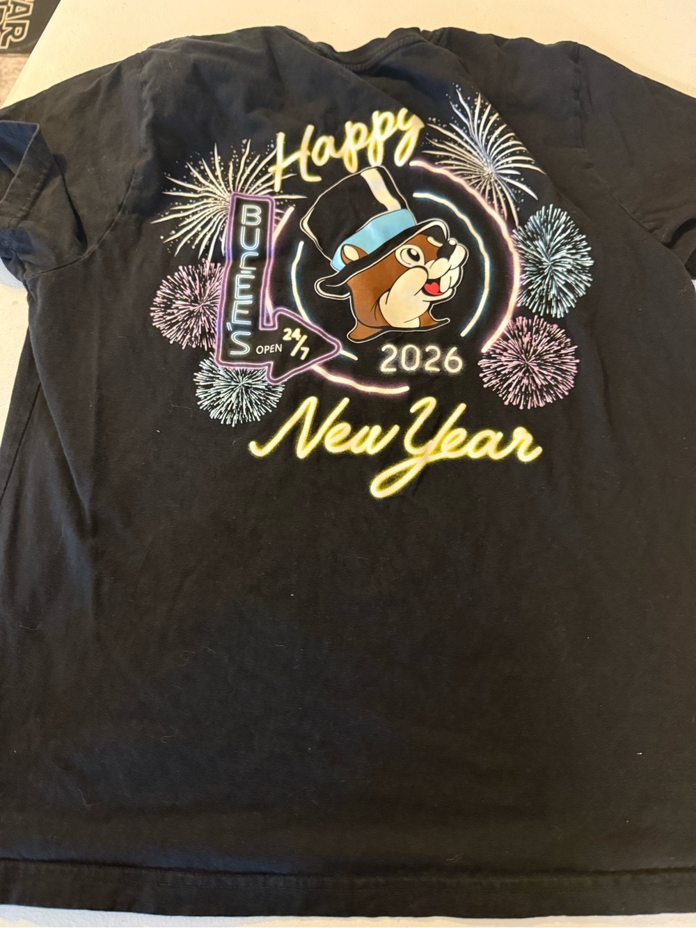 Buc-ee's 2026 New Year glow-in-the-dark graphic T-shirt black size XL men’s